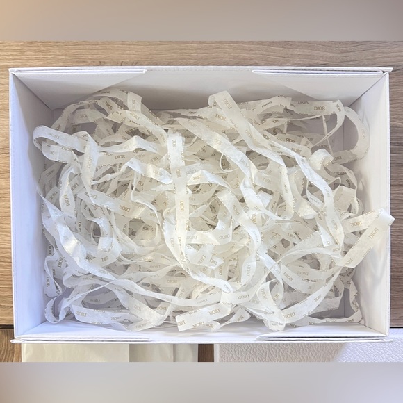 Dior Empty White Pebble Box w/ Ribbon Key Chain Fob Tissue Gift + Receipt Holder - Picture 10 of 11